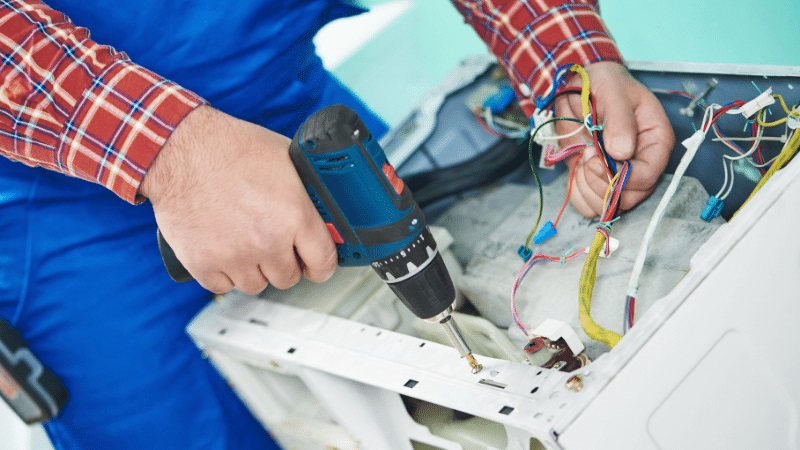 Büyükçekmece Ariston Ariston çamaşır makinesi kart tamiri – Su almama arızası orijinal parça ile giderildi. - Teknik servis örneği